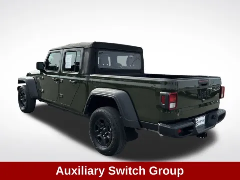 More photos of 2023 Jeep Gladiator Sport at Step One Cadillac Buick GMC Pensacola, FL