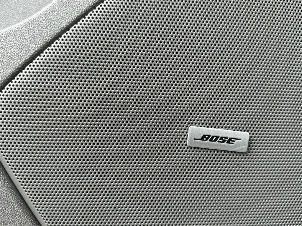 2024 Cadillac XT6 Premium Luxury photo 2