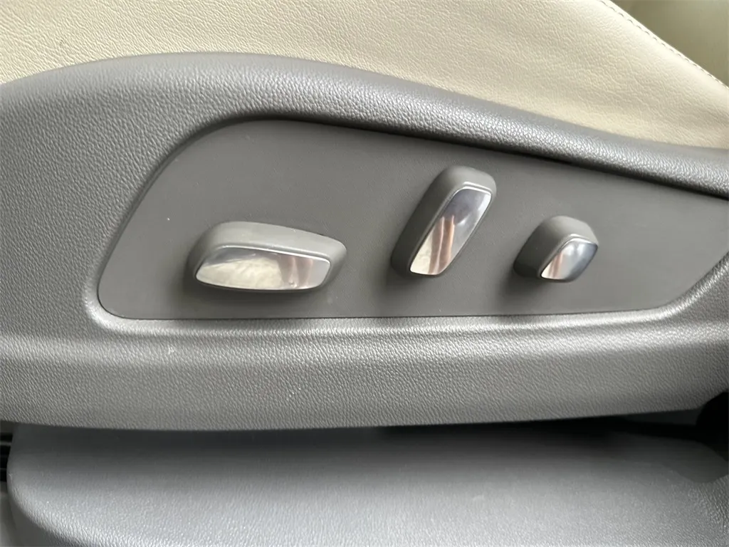 2024 Cadillac XT6 Premium Luxury photo 3