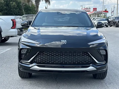 More photos of 2025 Buick Envista Avenir at Step One Cadillac Buick GMC Pensacola, FL