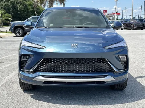 More photos of 2025 Buick Envista Avenir at Step One Cadillac Buick GMC Pensacola, FL