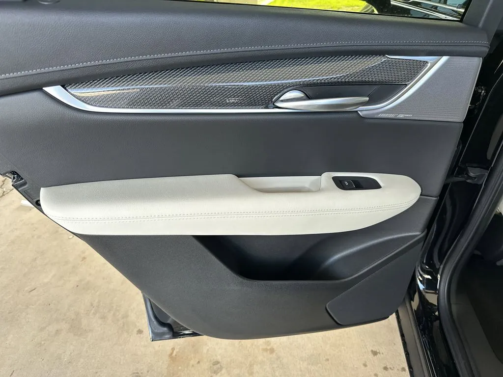 2025 Cadillac XT5 Sport - Photo 30