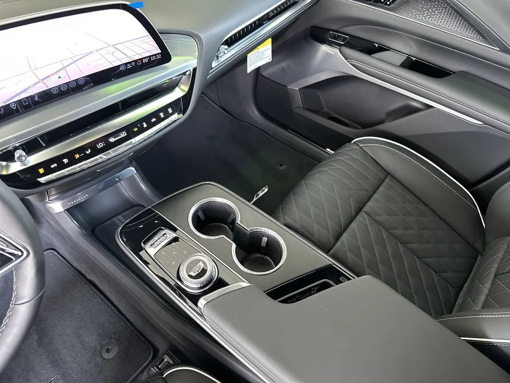2026 Cadillac LYRIQ V Premium - Photo 28
