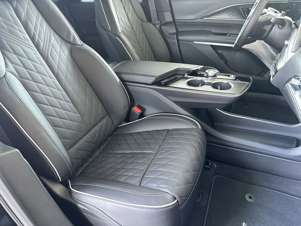 2026 Cadillac LYRIQ V Premium - Photo 42