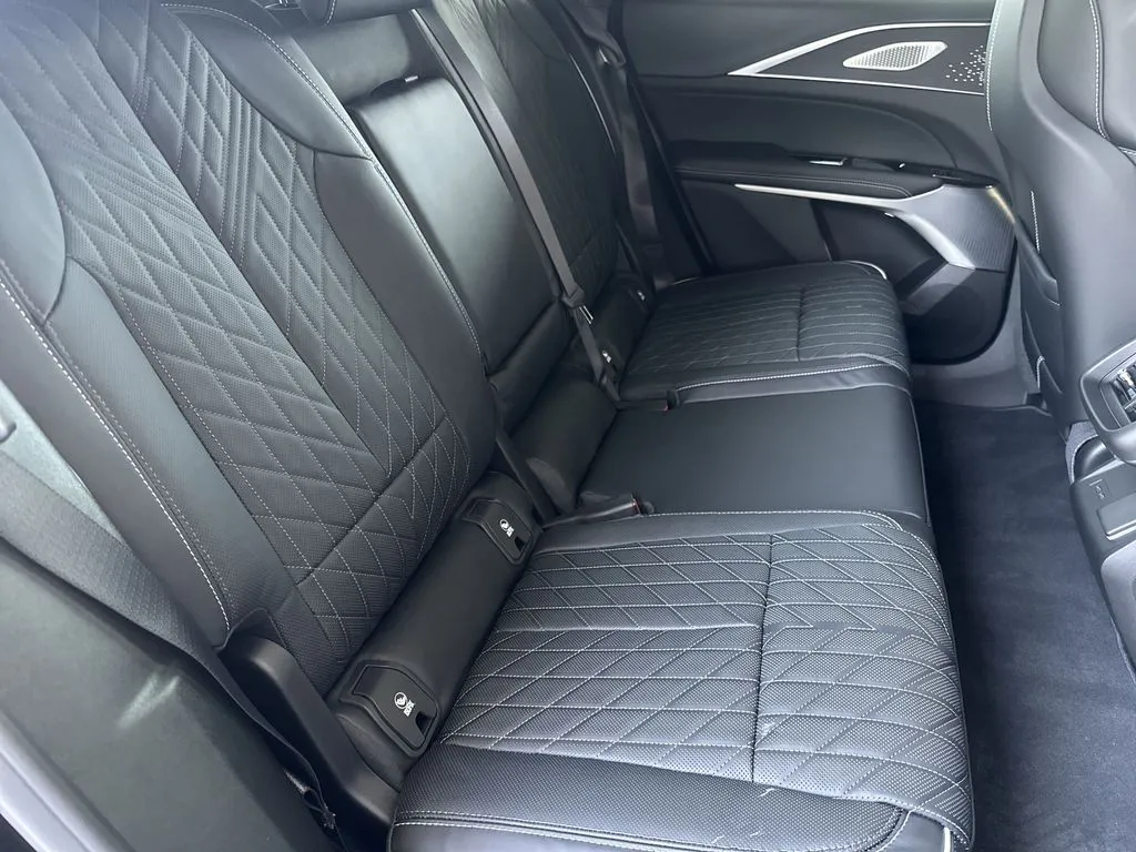 2026 Cadillac LYRIQ V Premium - Photo 37