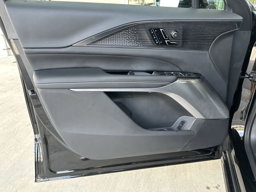 2026 Cadillac LYRIQ V Premium - Photo 12