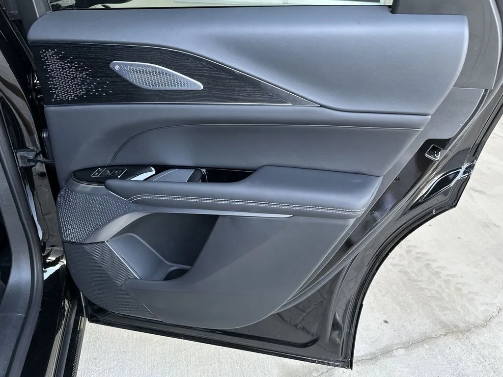 2026 Cadillac LYRIQ V Premium - Photo 35