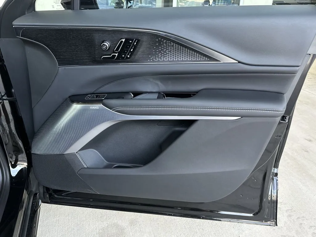 2026 Cadillac LYRIQ V Premium - Photo 38