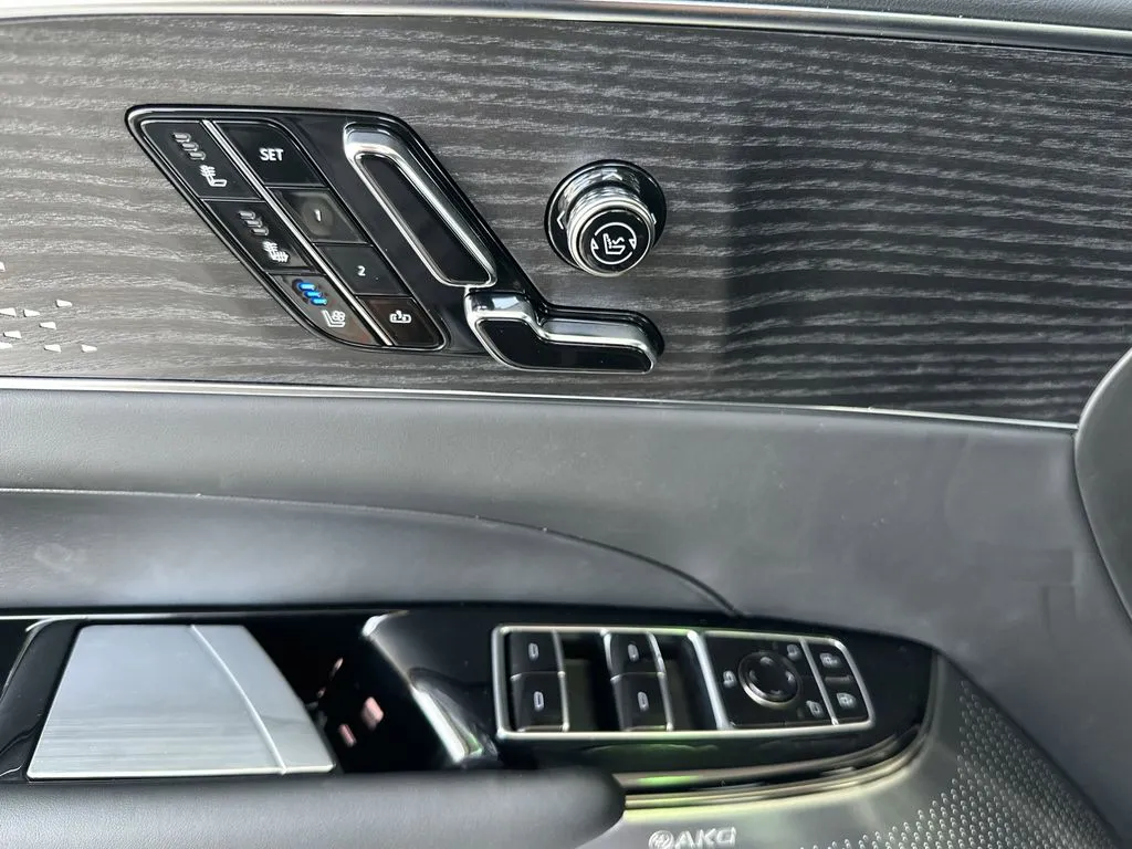 2026 Cadillac LYRIQ V Premium - Photo 13