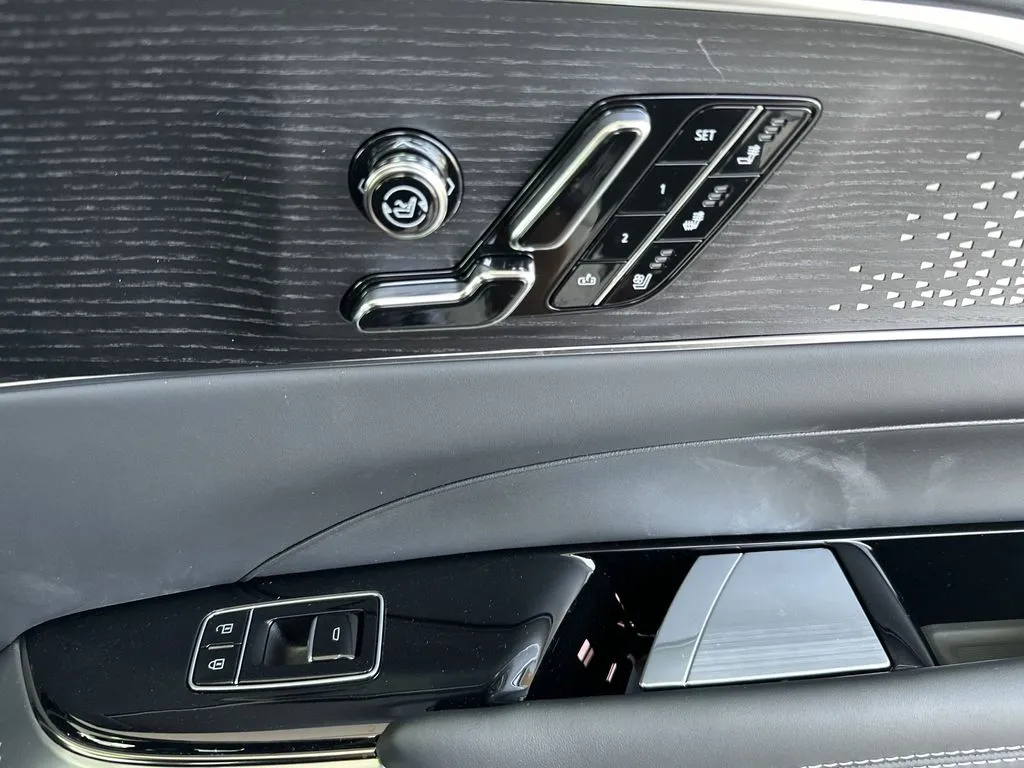2026 Cadillac LYRIQ V Premium - Photo 39