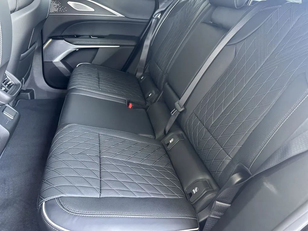 2026 Cadillac LYRIQ V Premium - Photo 32