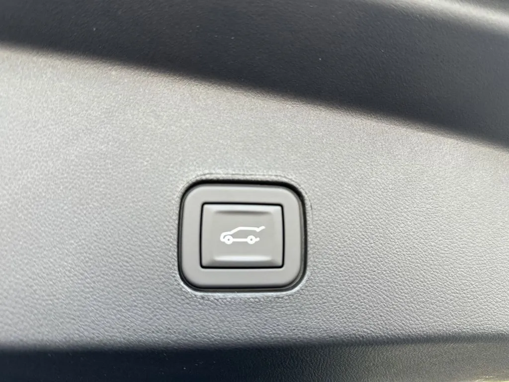 2026 Cadillac LYRIQ V Premium - Photo 34