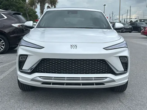 More photos of 2025 Buick Envista Avenir at Step One Cadillac Buick GMC Pensacola, FL
