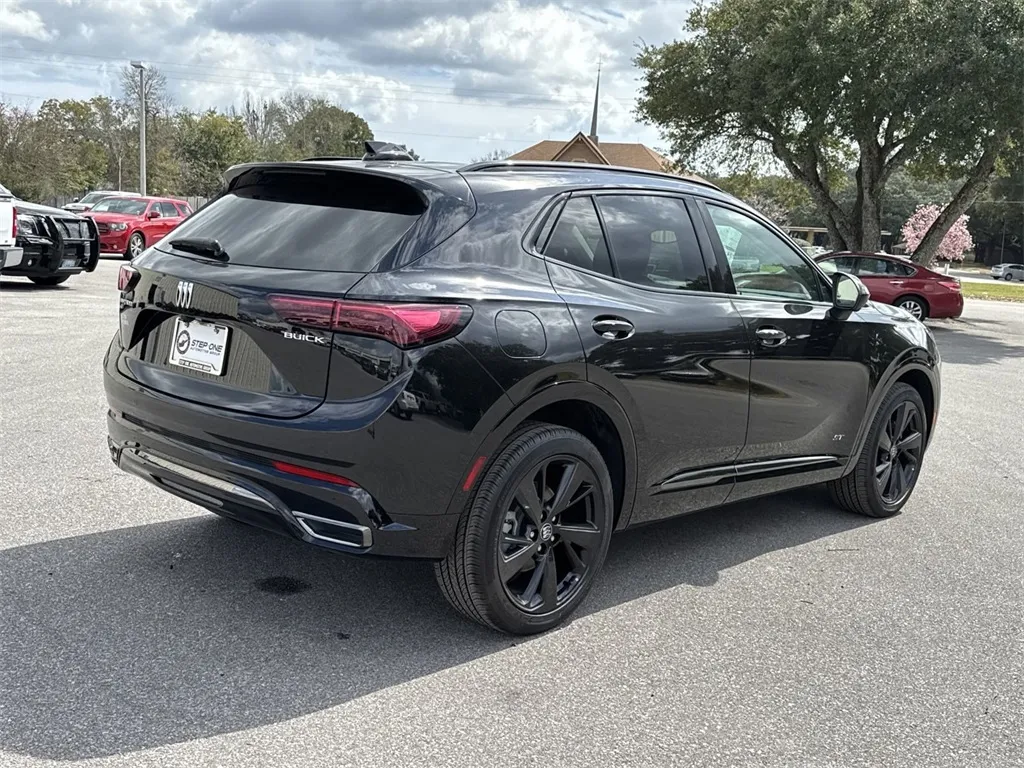 2025 Buick Envision Sport Touring photo 3