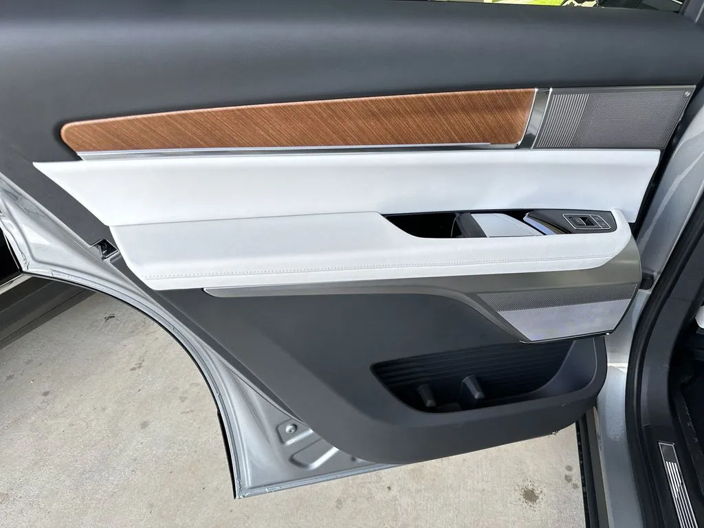 2026 Cadillac VISTIQ Luxury - Photo 26