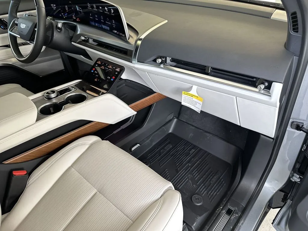 2026 Cadillac VISTIQ Luxury - Photo 33