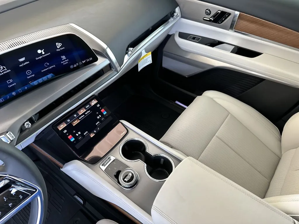 2026 Cadillac VISTIQ Luxury - Photo 24