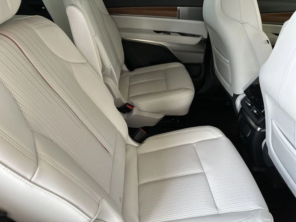 2026 Cadillac VISTIQ Luxury - Photo 31