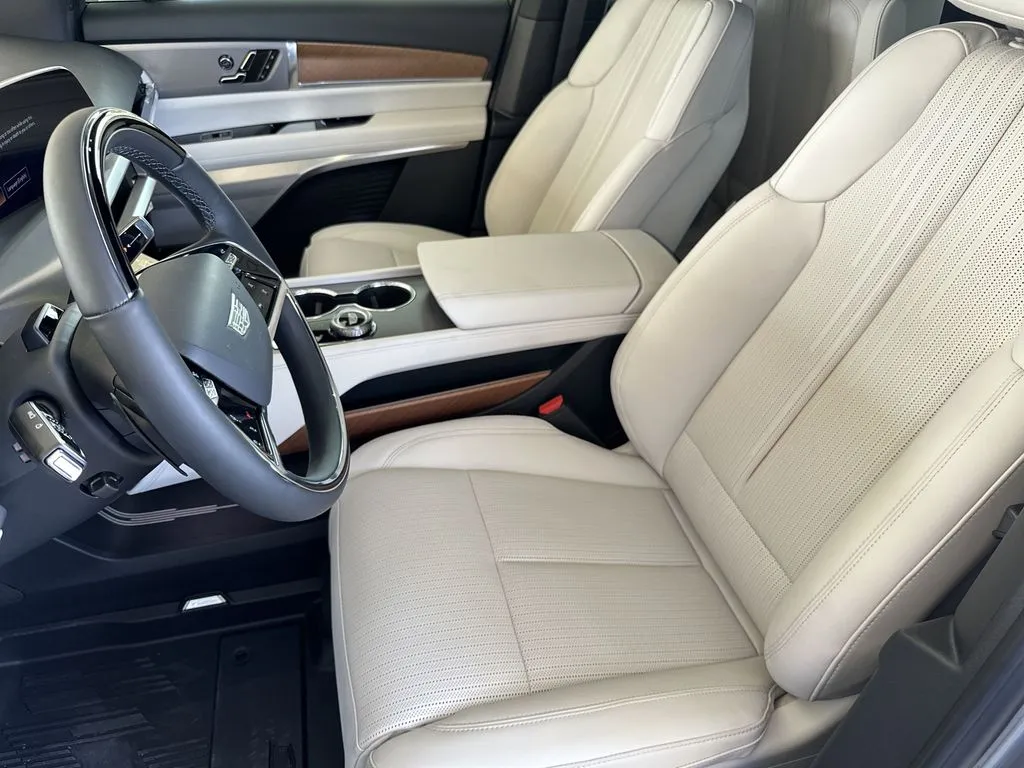 2026 Cadillac VISTIQ Luxury - Photo 12