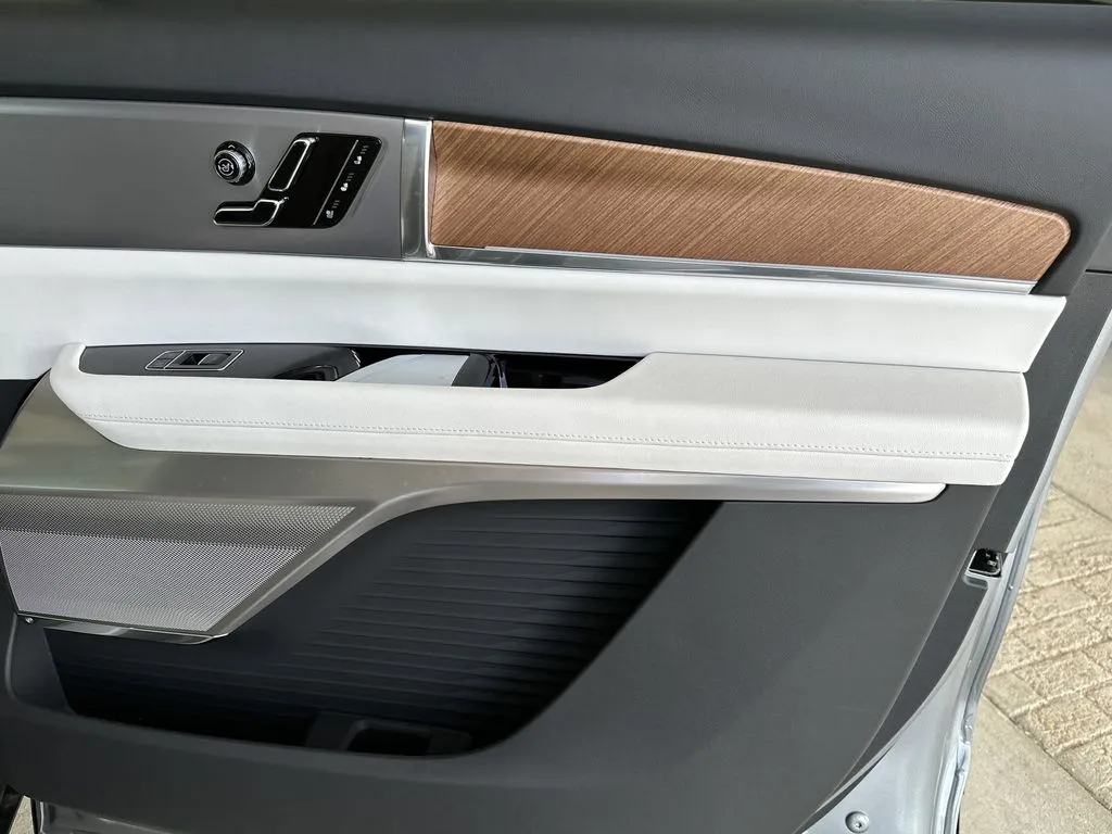 2026 Cadillac VISTIQ Luxury - Photo 32