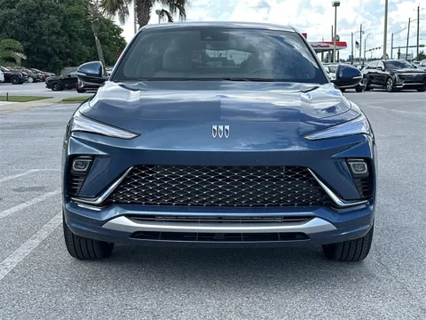 More photos of 2025 Buick Envista Avenir at Step One Cadillac Buick GMC Pensacola, FL