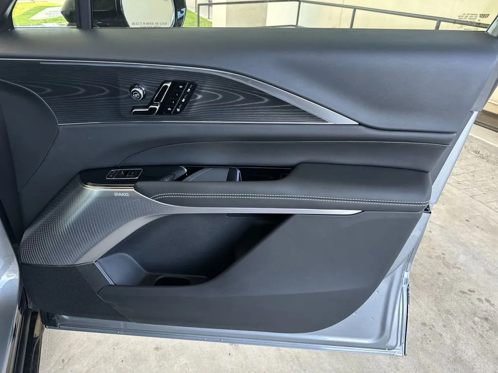 2026 Cadillac LYRIQ V - Photo 37