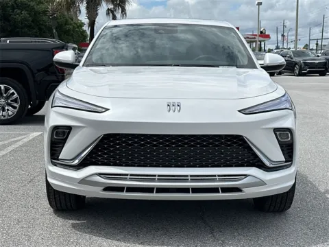More photos of 2025 Buick Envista Avenir at Step One Cadillac Buick GMC Pensacola, FL