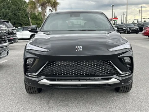 More photos of 2025 Buick Envista Avenir at Step One Cadillac Buick GMC Pensacola, FL