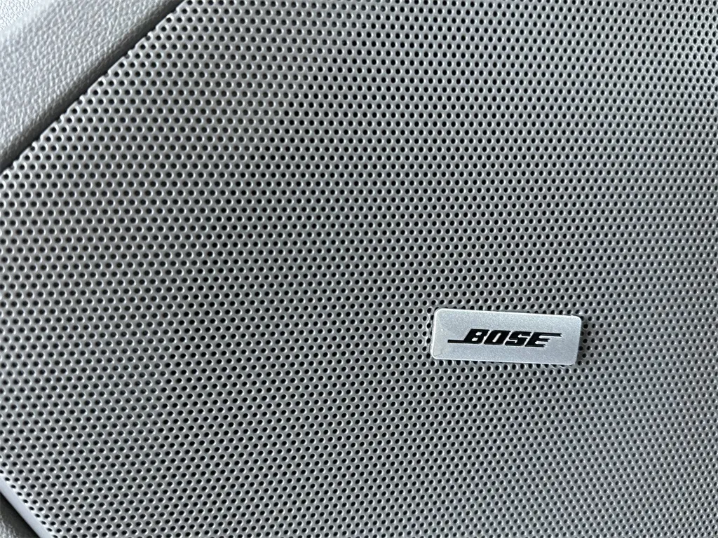 2025 Cadillac XT6 Premium Luxury photo 2