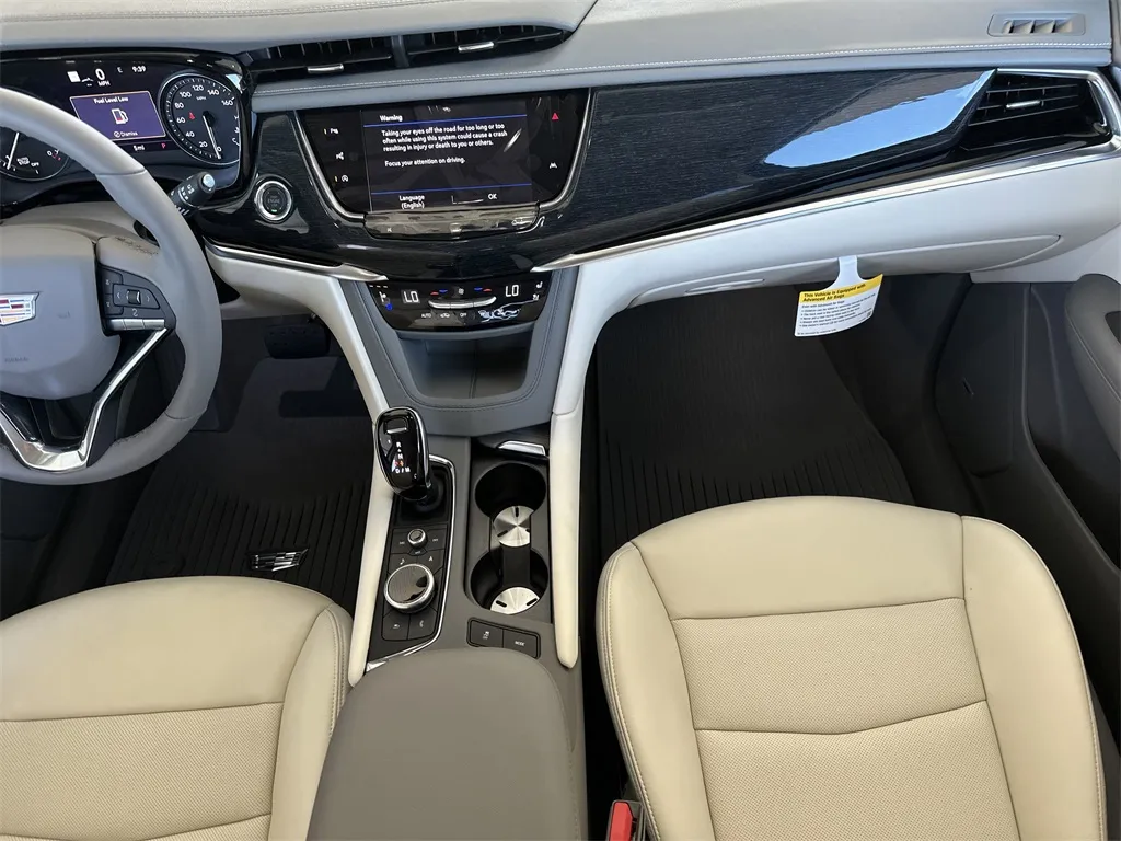 2025 Cadillac XT6 Premium Luxury photo 4