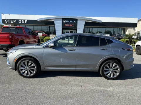 More photos of 2025 Buick Envista Avenir at Step One Cadillac Buick GMC Pensacola, FL