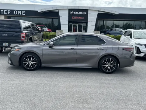 More photos of 2022 Toyota Camry SE at Step One Cadillac Buick GMC Pensacola, FL
