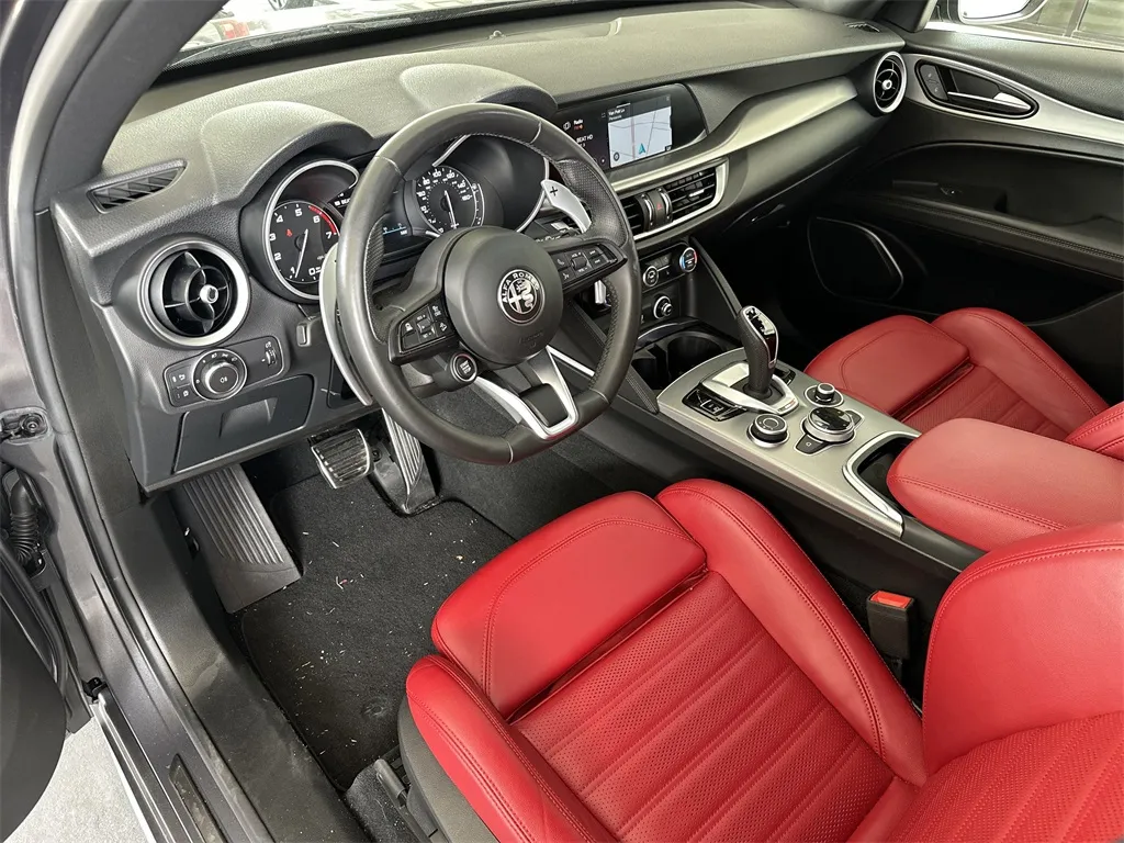 2023 Alfa Romeo Stelvio Ti photo 3