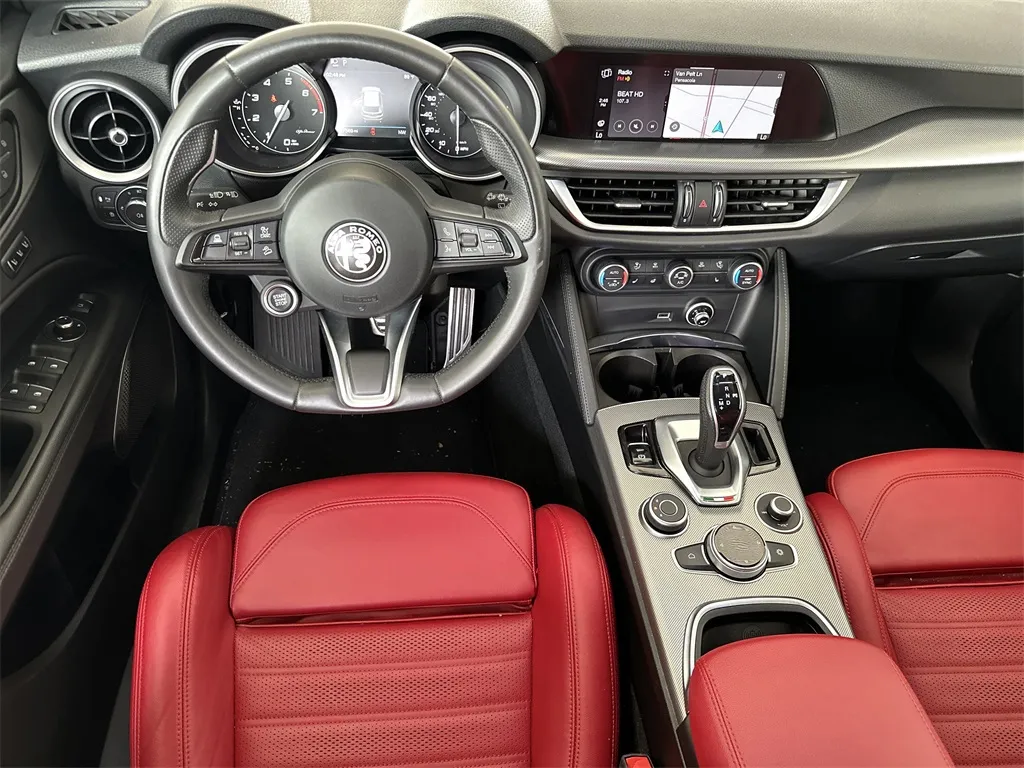 2023 Alfa Romeo Stelvio Ti photo 4