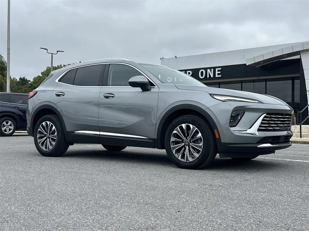 2025 Buick Envision Preferred photo 3