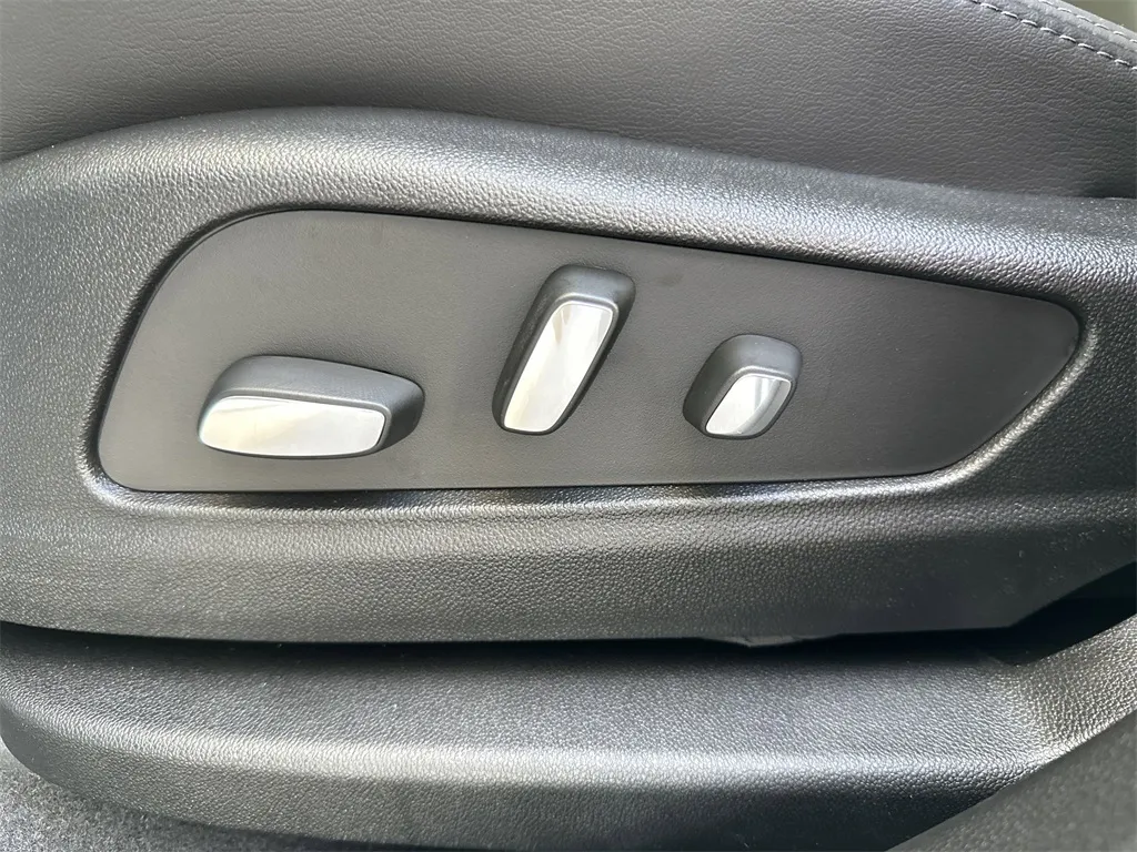 2025 Cadillac XT5 Premium Luxury photo 4