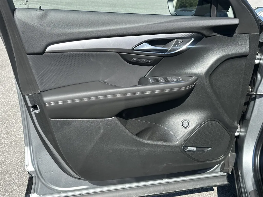 2025 Buick Envision Sport Touring photo 4