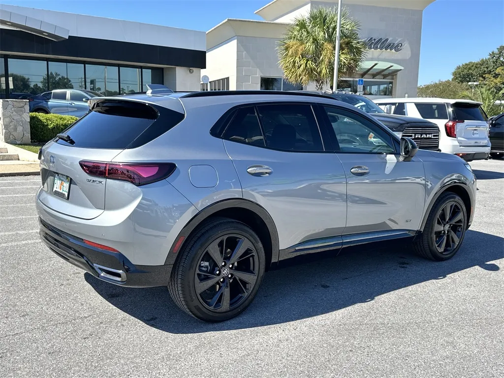 2025 Buick Envision Sport Touring photo 3