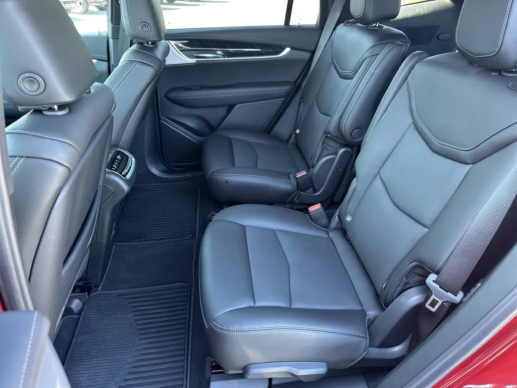 2025 Cadillac XT6 Premium Luxury - Photo 18