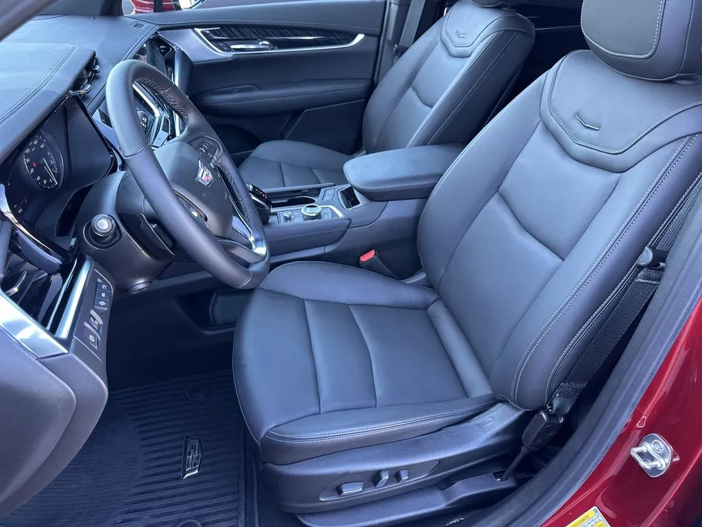 2025 Cadillac XT6 Premium Luxury - Photo 11