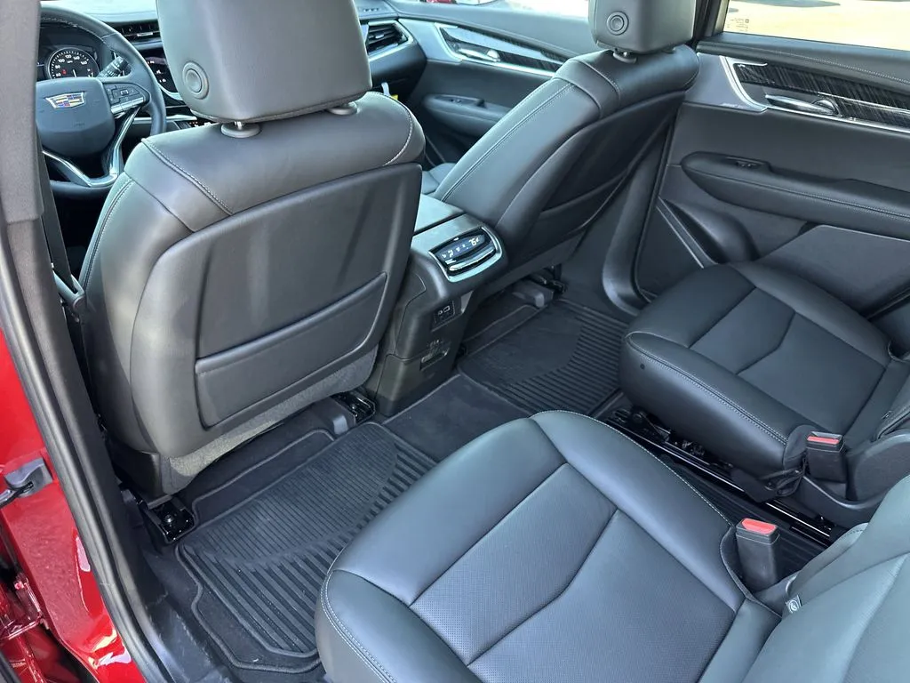 2025 Cadillac XT6 Premium Luxury - Photo 17