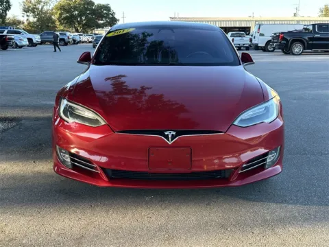 More photos of 2017 Tesla Model S 60D at Step One Cadillac Buick GMC Pensacola, FL