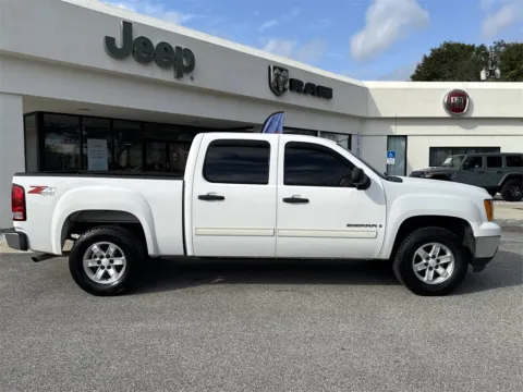 More photos of 2007 GMC Sierra 1500 SLE1 at Step One CDJR Fiat Crestview, FL