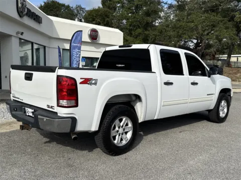 More photos of 2007 GMC Sierra 1500 SLE1 at Step One CDJR Fiat Crestview, FL