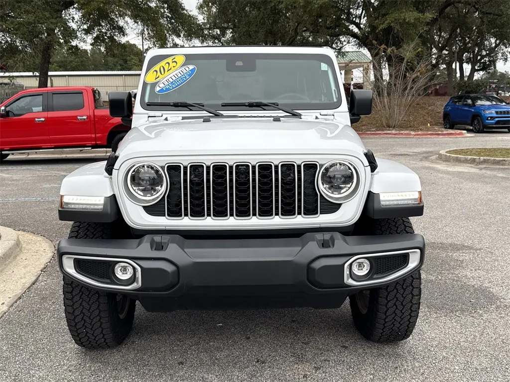 2025 Jeep Wrangler Sahara photo 4