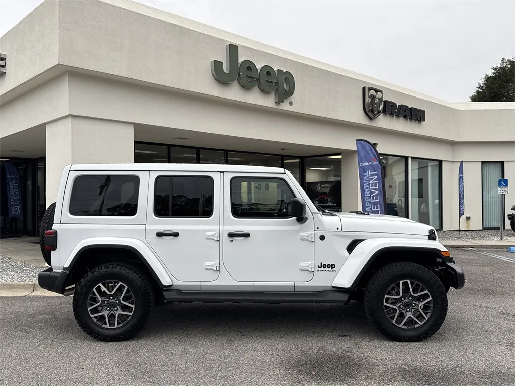 2025 Jeep Wrangler Sahara photo 2