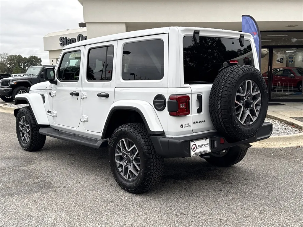 2025 Jeep Wrangler Sahara photo 3