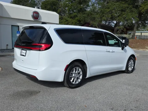 More photos of 2026 Chrysler Pacifica Select at Step One CDJR Fiat Crestview, FL