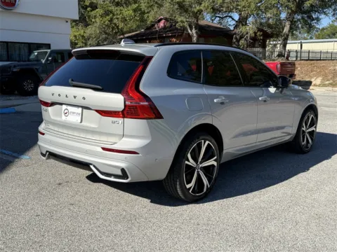 More photos of 2023 Volvo XC60 B5 Ultimate Dark Theme at Step One CDJR Fiat Crestview, FL