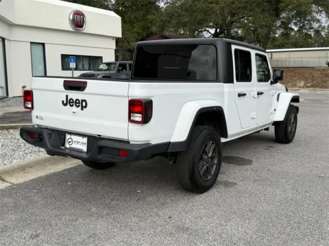 More photos of 2024 Jeep Gladiator Sport at Step One CDJR Fiat Crestview, FL
